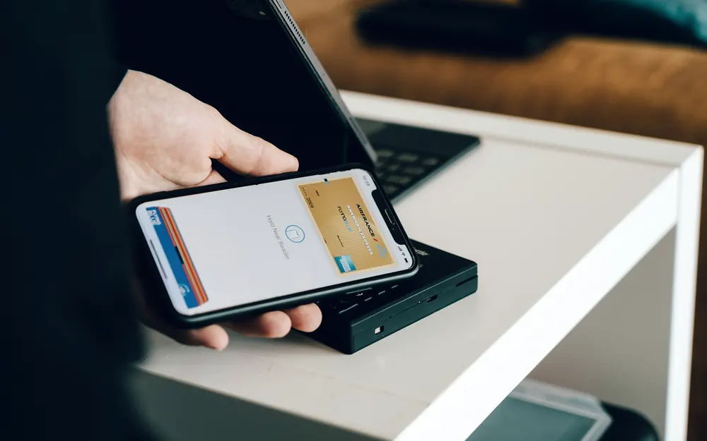 Contactless payment with a smartphone